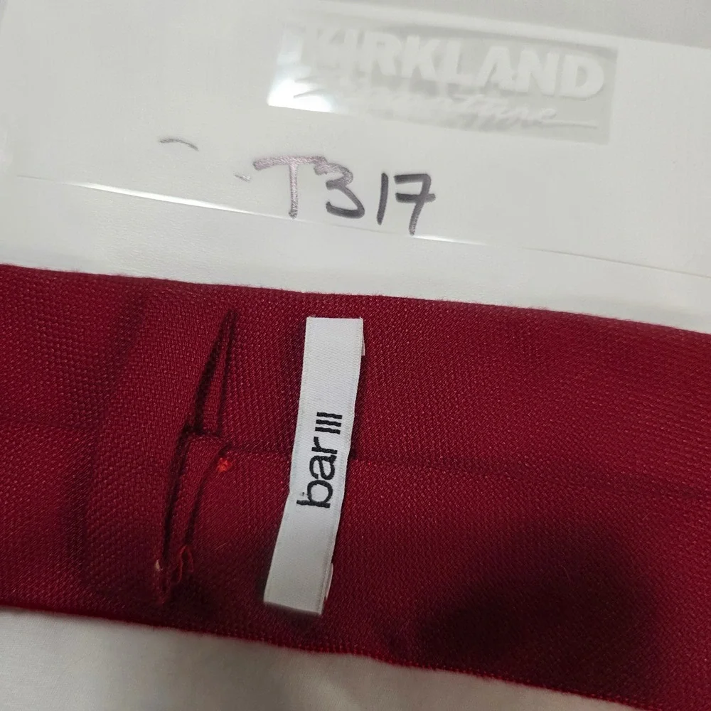 Bar III Mens Skinny Necktie Burgundy Red Textured Silk Blend Slim Tie 2.25 Wide
